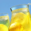 Vand med citronsaft ætser tænderne