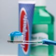 Reklamer for tandpasta og mundskyl skyder langt over målet